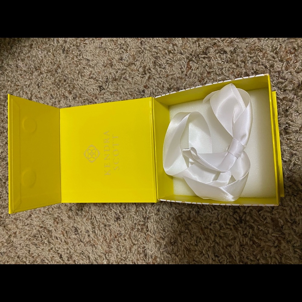 Gift Bag & Box - Picture 3 of 4